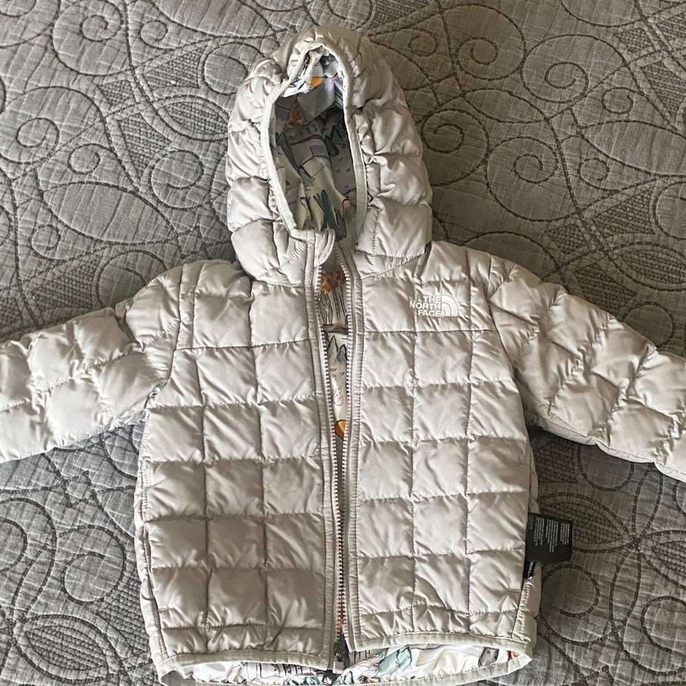 The North Face Kids Puffer Jacket - Gray - Picture 2 of 5